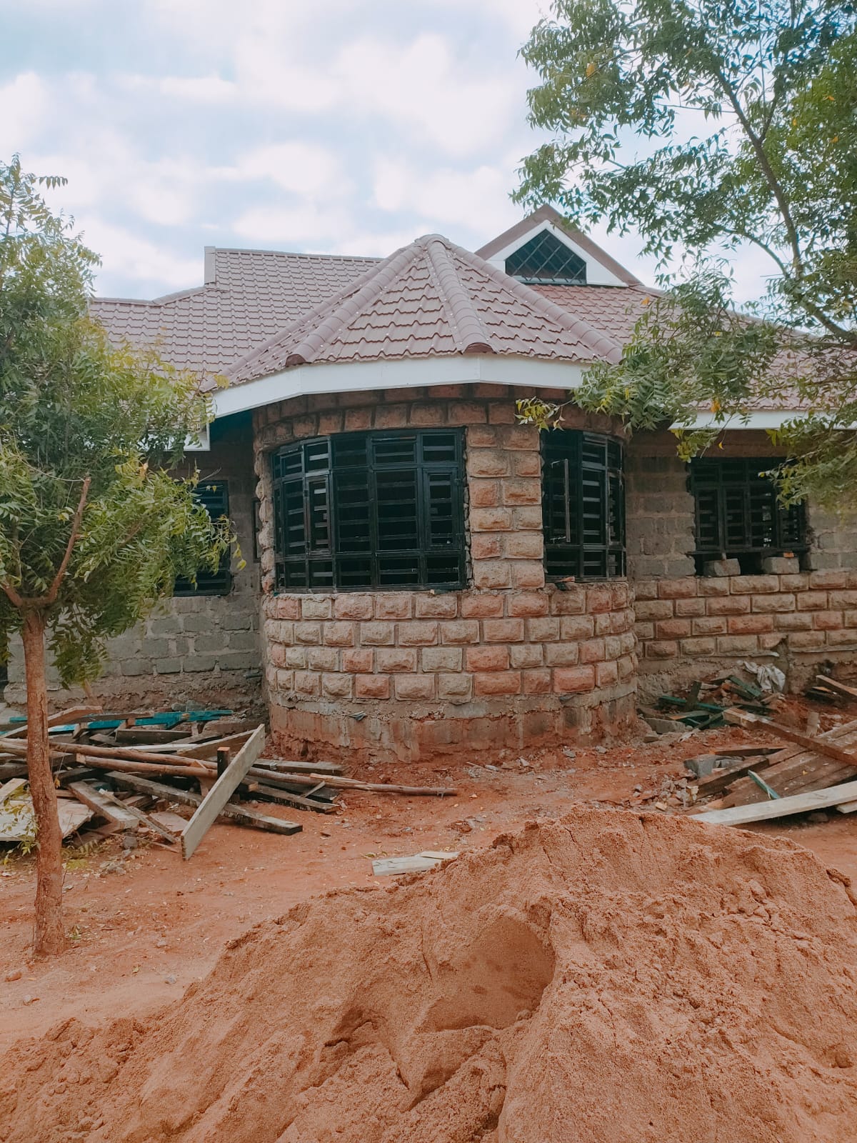 Residential roofing project by SourcePoint